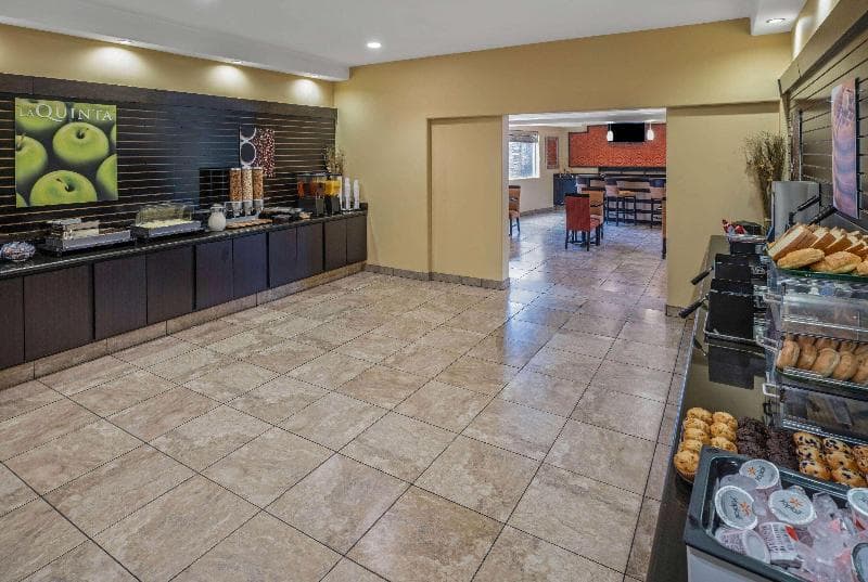 La Quinta Inn & Suites by Wyndham Tucson Reid Park 3