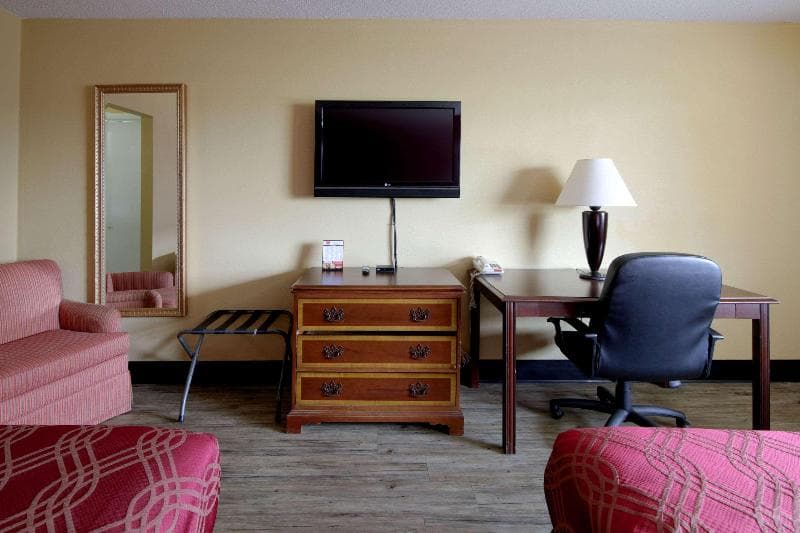 Econo Lodge Town Center 3