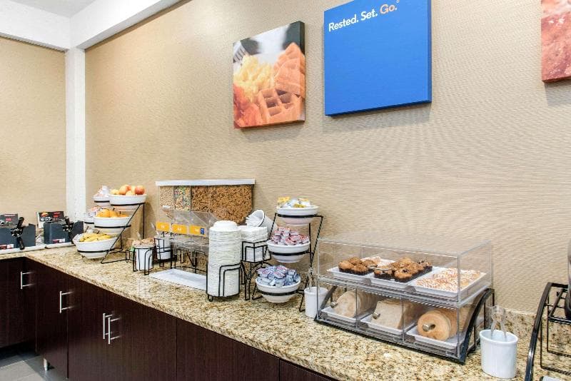Comfort Inn Airport 4