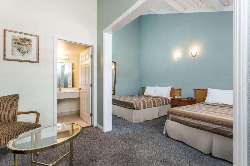 Travelodge By Wyndham Fairfield/Napa Valley 4