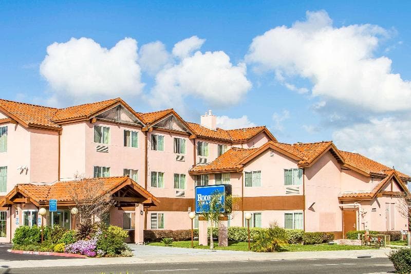 Rodeway Inn & Suites 5