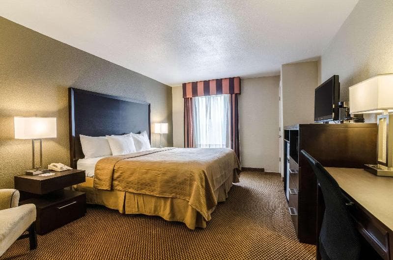 Quality Inn & Suites Winfield 4