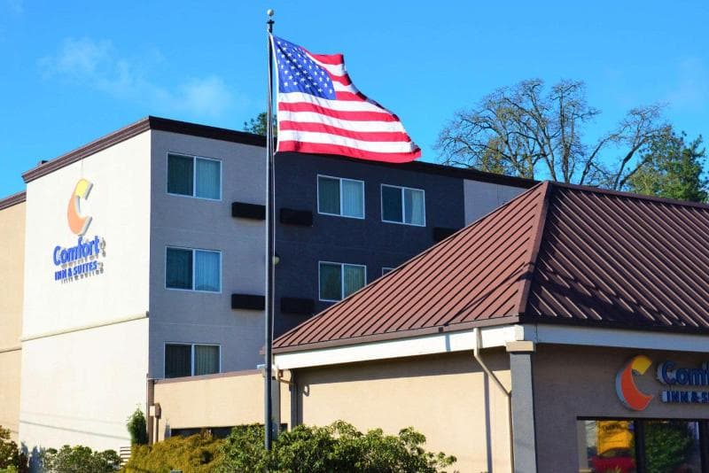 Comfort Inn And Suites Beaverton - Portland West photo 1