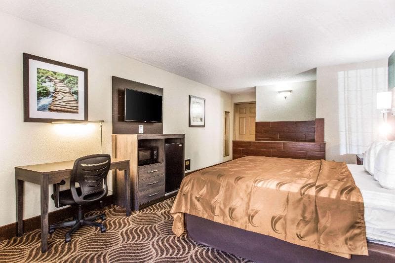 Quality Inn 4