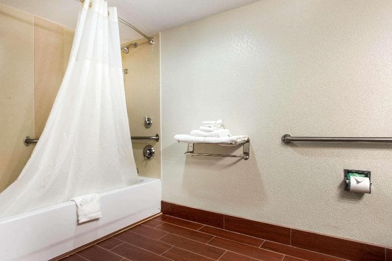 Quality Inn 3