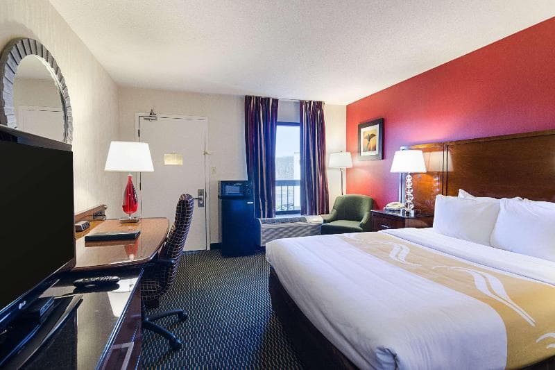 Quality Inn 4