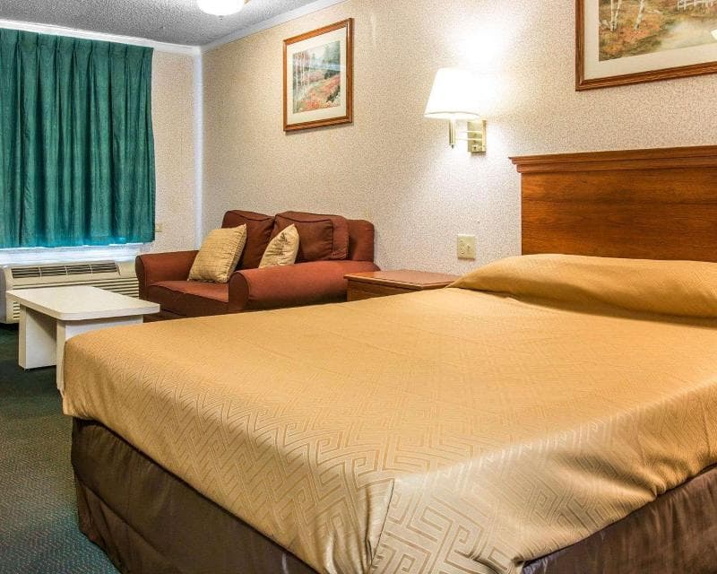 Rodeway Inn photo 1