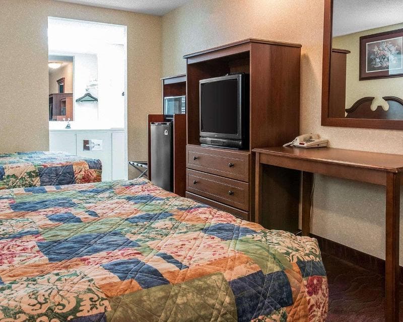 Rodeway Inn 5