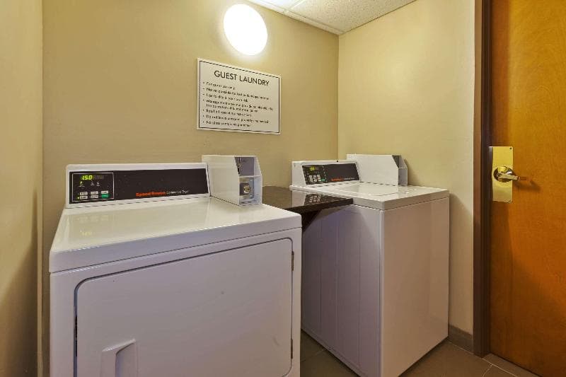 Comfort Inn & Suites 3
