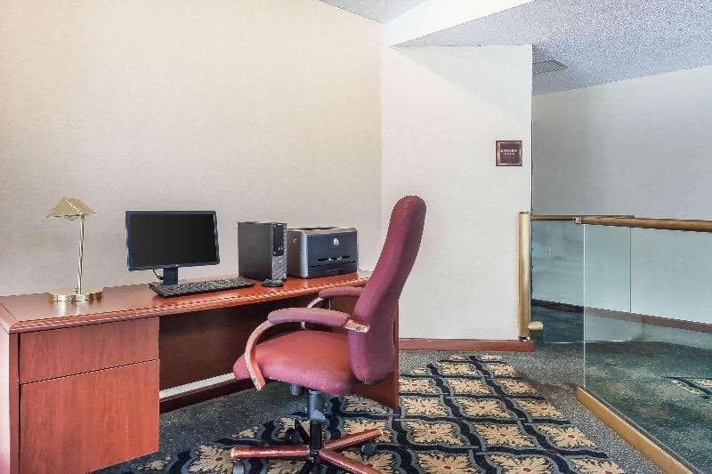 Comfort Inn Cleveland Airport photo 1