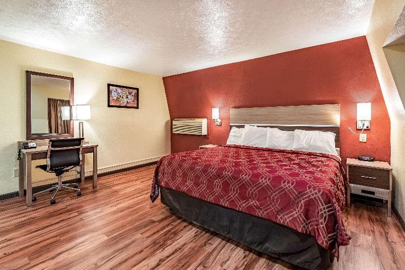 Econo Lodge Worthington 5