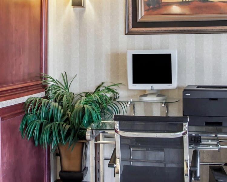 Quality Inn Aurora photo 1