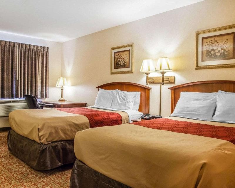 Econo Lodge 3