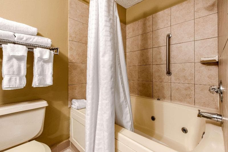 Quality Inn New Castle 3