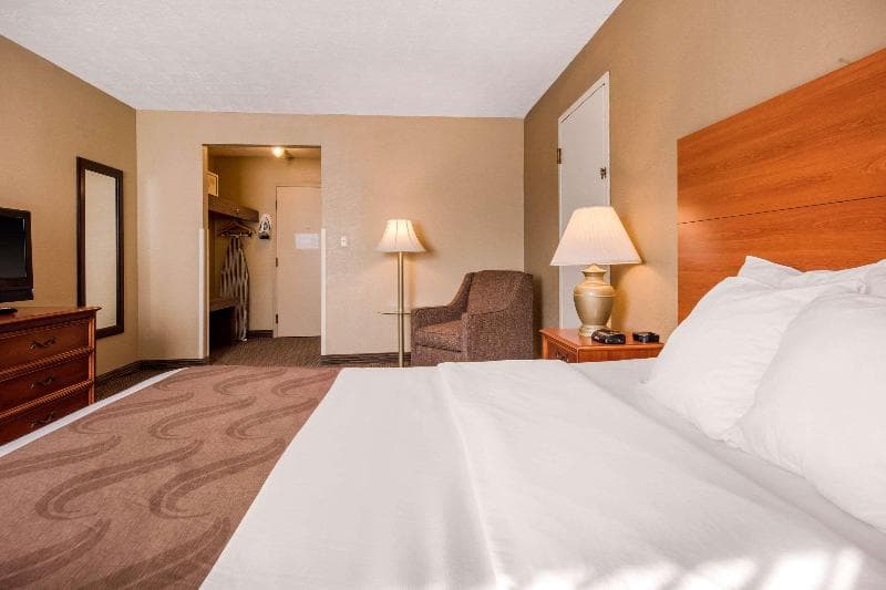 Quality Inn New Castle 5