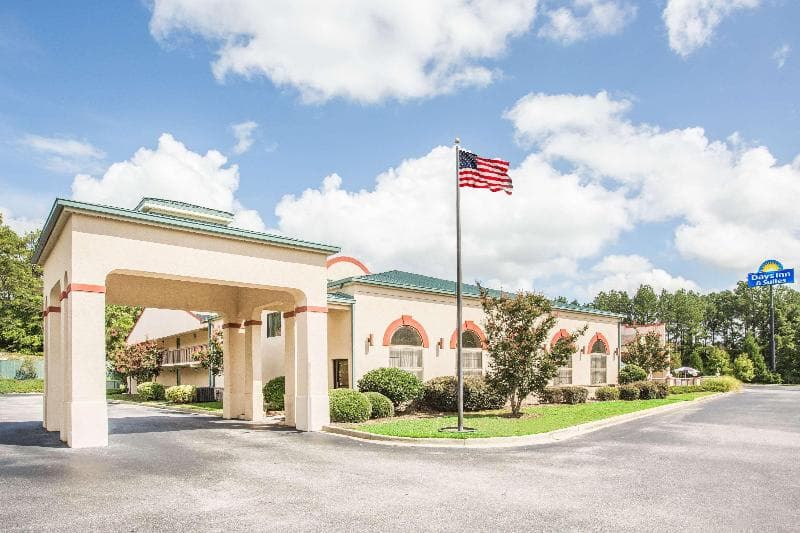 Days Inn & Suites By Wyndham Columbia Airport photo 1