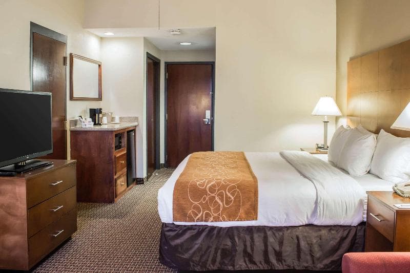 Comfort Suites (Durham) 5