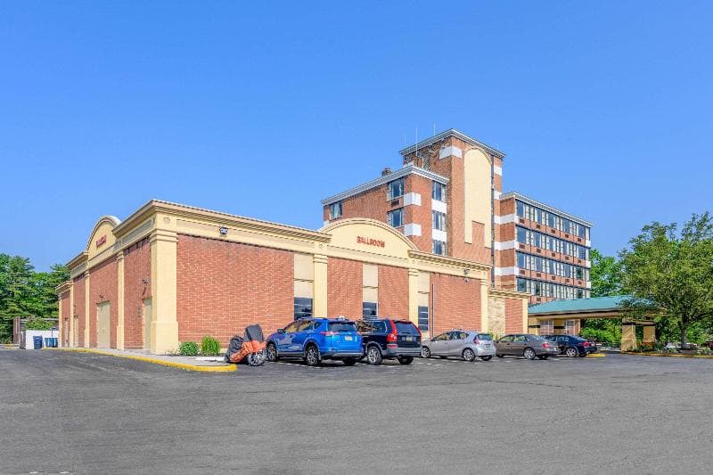Days Inn & Suites By Wyndham Lebanon 4