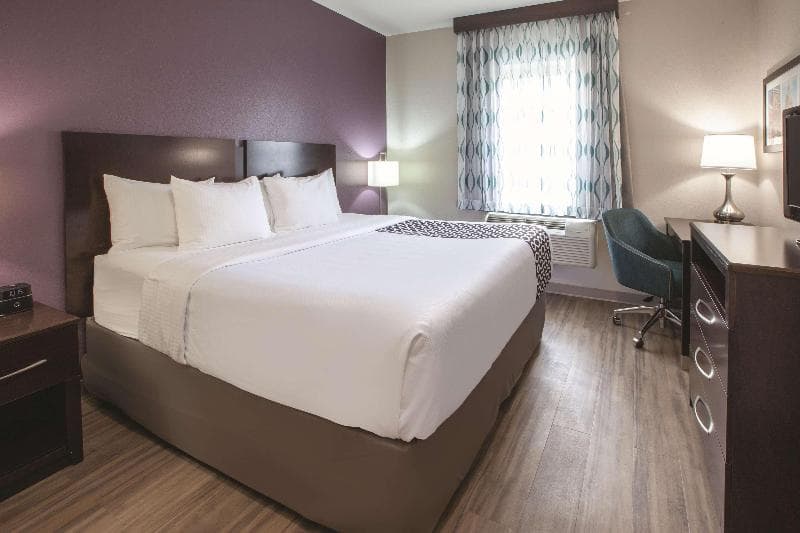 La Quinta Inn & Suites by Wyndham New Cumberland-Harrisburg 2
