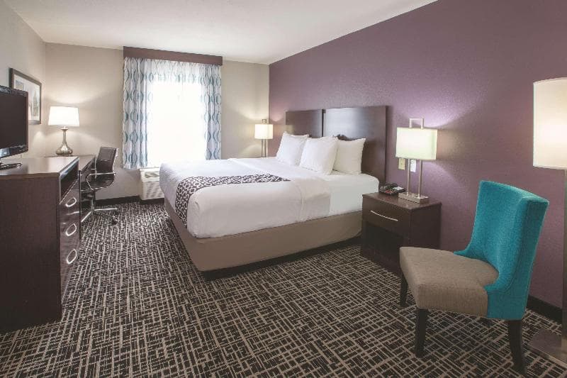 La Quinta Inn & Suites by Wyndham New Cumberland-Harrisburg 4