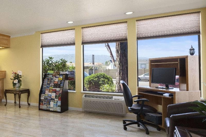 Days Inn By Wyndham Gilroy 2