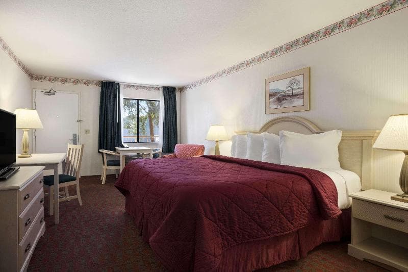 Days Inn By Wyndham Gilroy 4