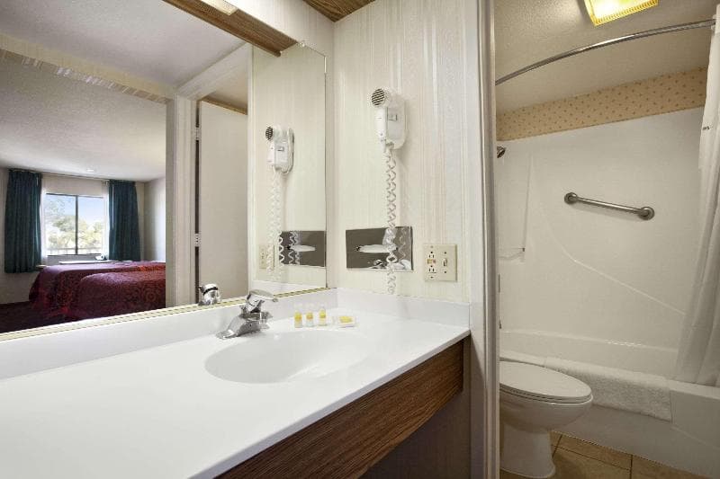 Days Inn By Wyndham Gilroy 5