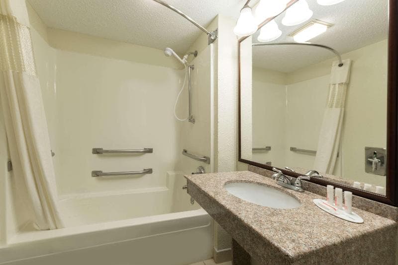 Baymont By Wyndham Louisville South I-65 4