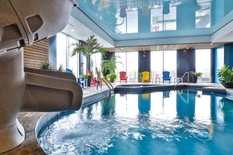 Comfort Inn & Suites 4