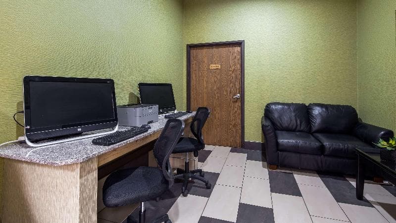 Surestay Plus Hotel By Best Western Blue Springs 3