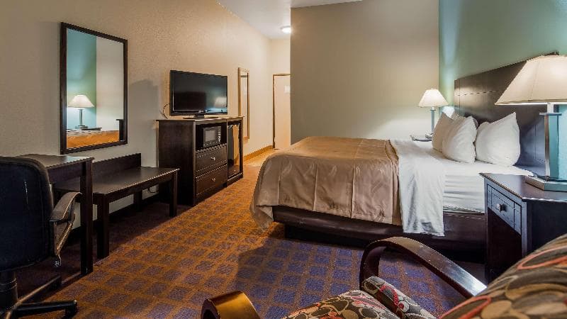 Surestay Plus Hotel By Best Western Blue Springs 4