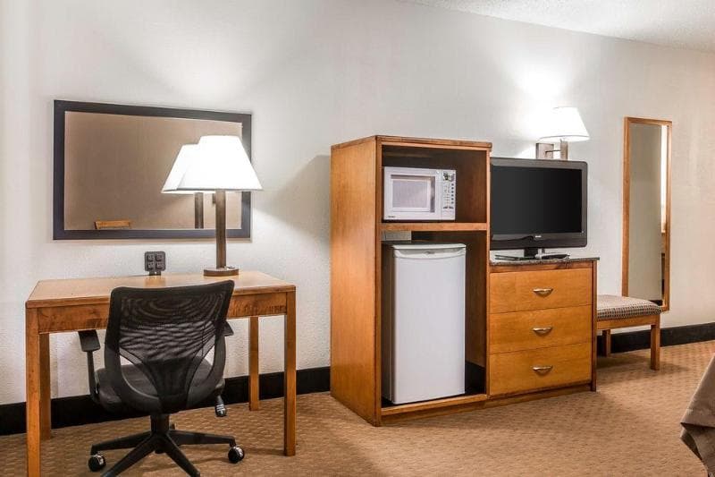 Bearcat Inn And Suites 1