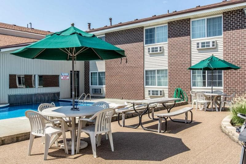Bearcat Inn And Suites 4