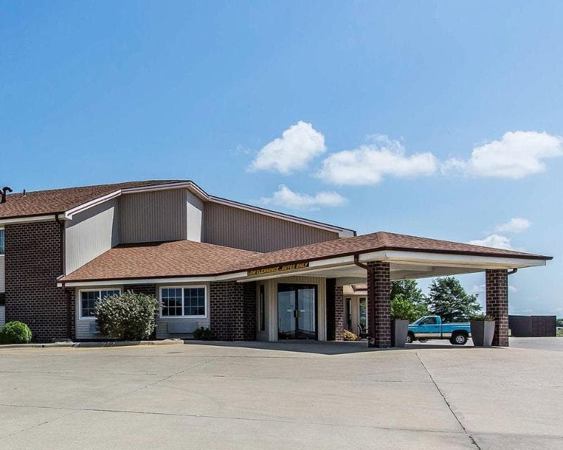 Bearcat Inn And Suites 5