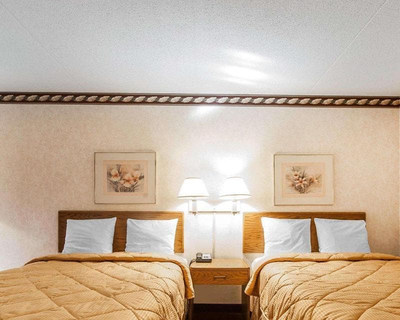 Rodeway Inn photo 1