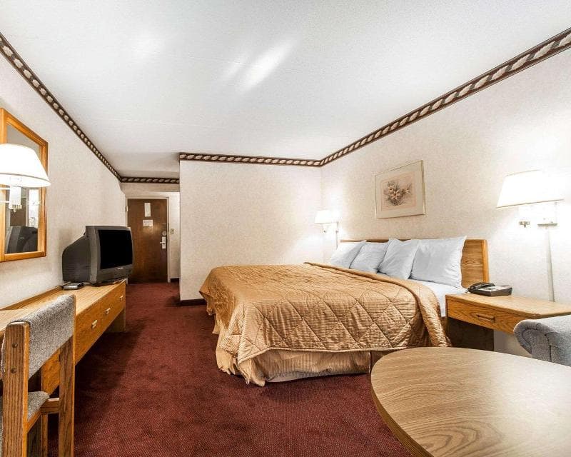Rodeway Inn 5