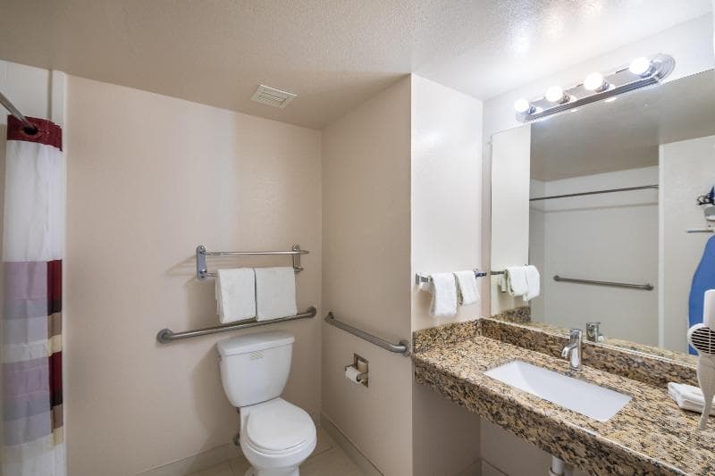 Red Roof Inn & Suites Austin East-Manor 4
