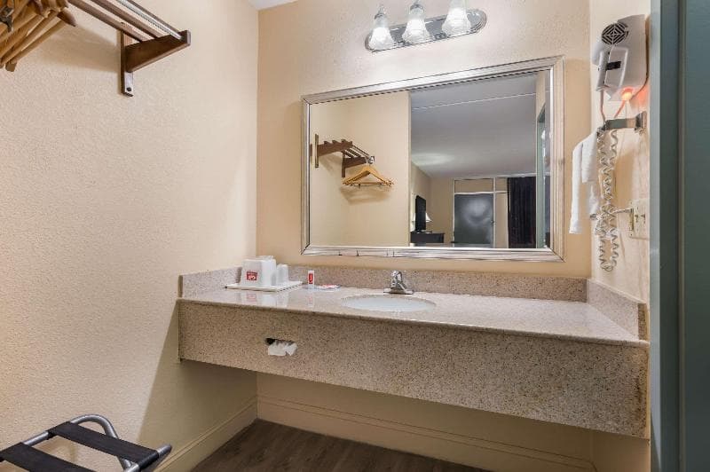 Econo Lodge photo 1