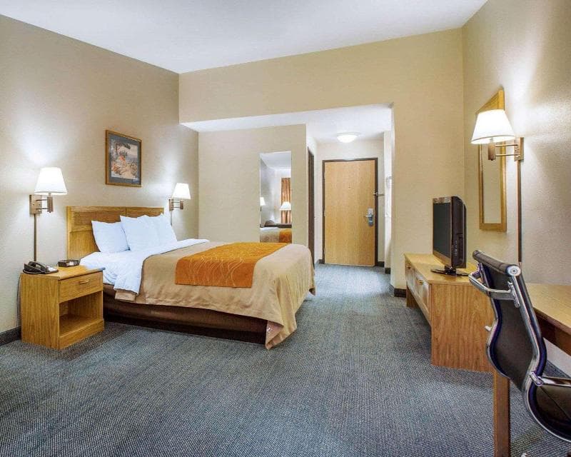 Comfort Inn 4