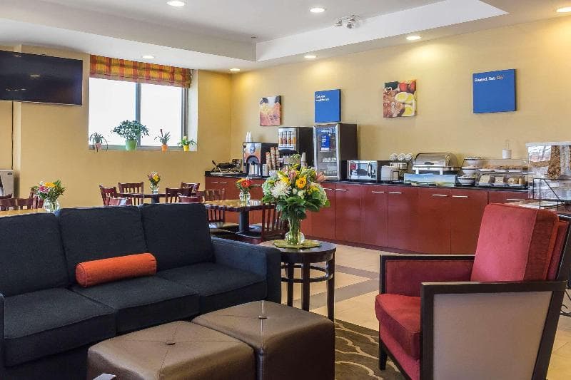 Comfort Inn & Suites LaGuardia Airport 5