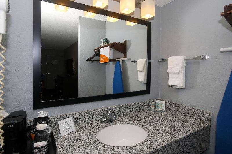 Comfort Inn (Clinton) 3