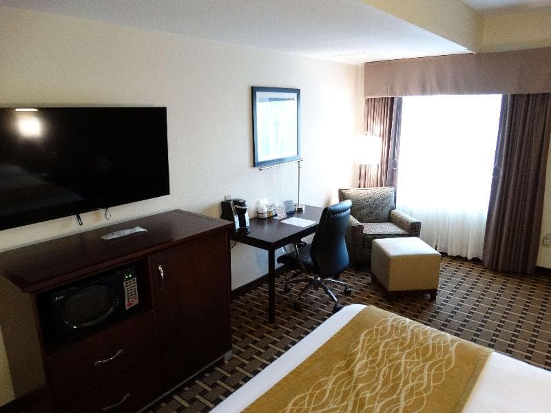 Comfort Inn & Suites photo 1