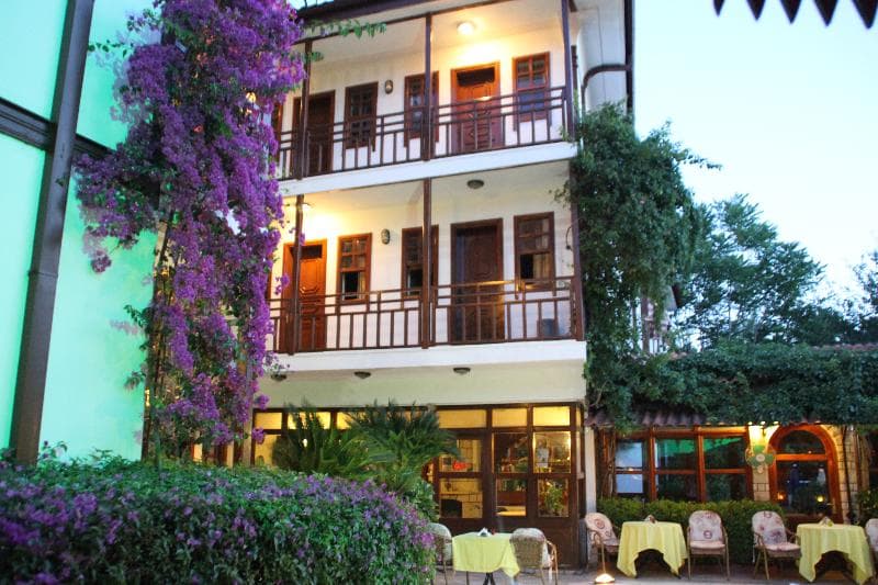 Karyatit Hotel Kaleici 1