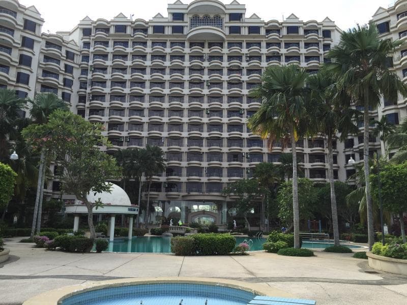 Everly Resort main