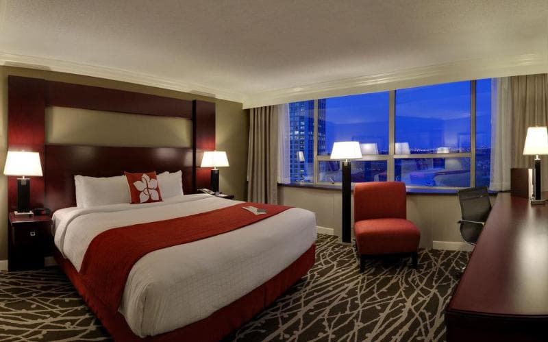 Crowne Plaza Edmonton Lacombe 3