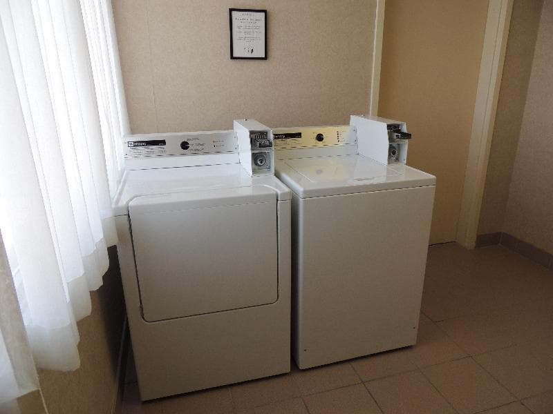 Holiday Inn Express & Suites Mississauga-Toronto Southwest 3