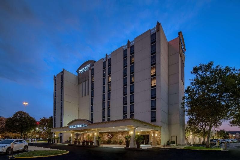 DoubleTree by Hilton Hotel Philadelphia Airport photo 1