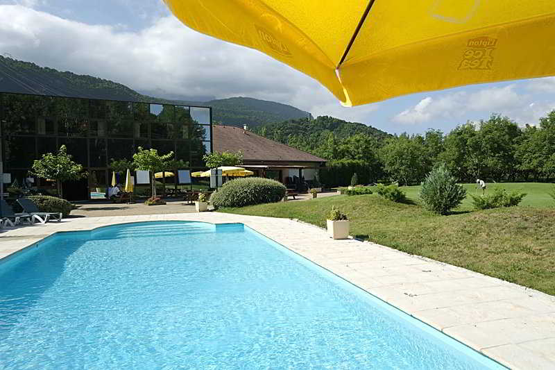 Domaine De Charmeil 3