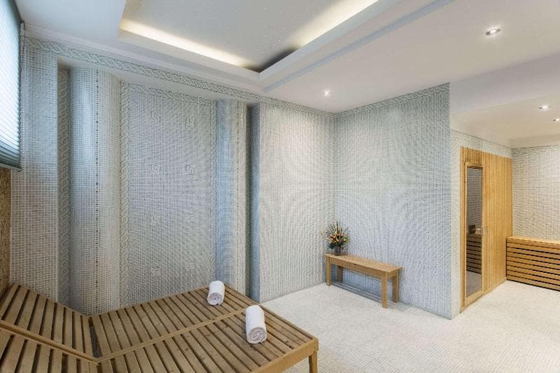 Ramada Hotel & Suites by Wyndham Bucharest North 2