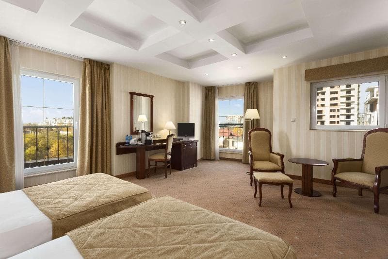 Ramada Hotel & Suites by Wyndham Bucharest North 4
